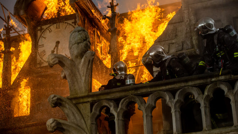 Vi har set – Notre Dame i flammer