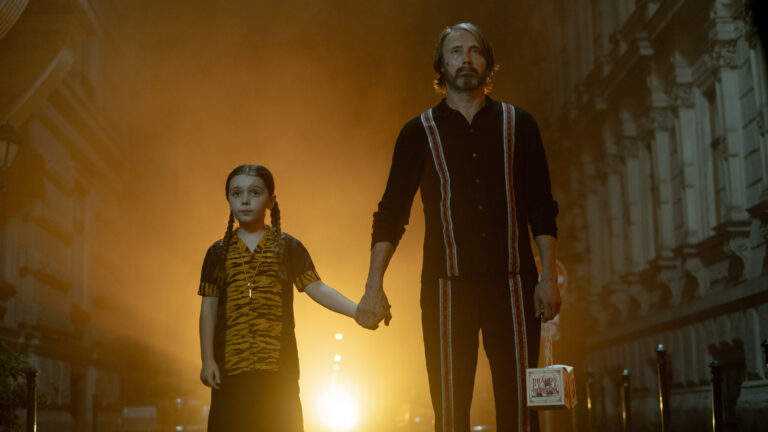 Forbigået på det store lærred: Nu kan du endelig streame Mads Mikkelsens dystre drama