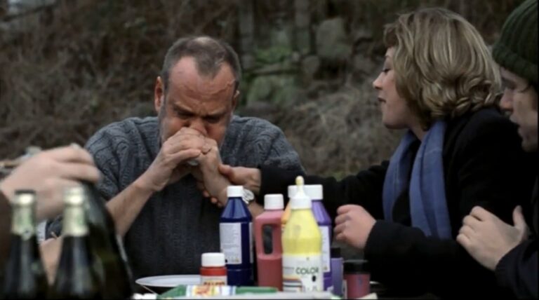 Det er en syg høne, der har lagt det æg!