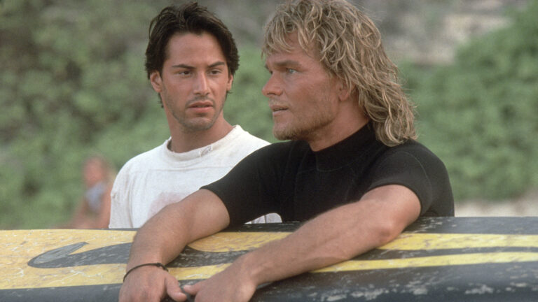 Point Break fylder 35 år: Da Keanu Reeves og Patrick Swayze jagtede friheden på de vilde bølger
